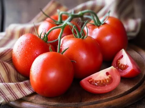 5+ Manfaat Buah Tomat Untuk Kesehatan Tubuh Dan Kulit!